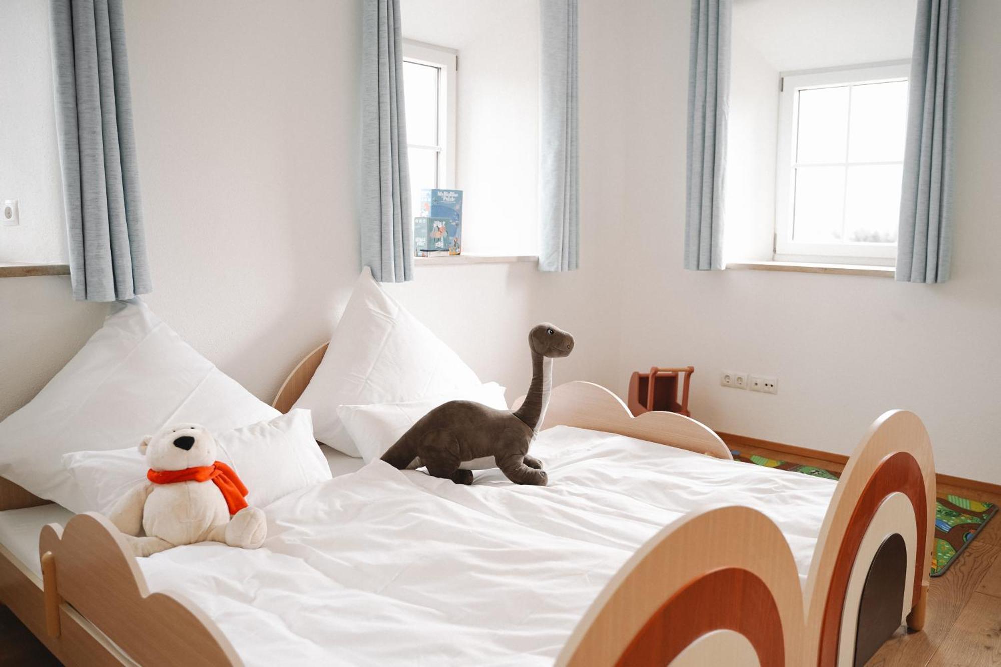 Black Horse Family Apartment - Barrierearm - Pfotenglueck - Familienzeit By Loewenherz Homes Stephanskirchen Экстерьер фото